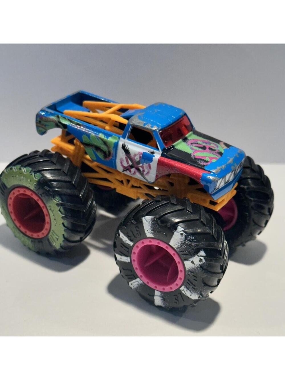 Hot Wheels Monster Jam Pure Juice Grafiti 1:64 Scale Monster Truck